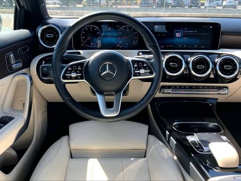 Used 2020 Mercedes-Benz A 220 4MATIC image 5