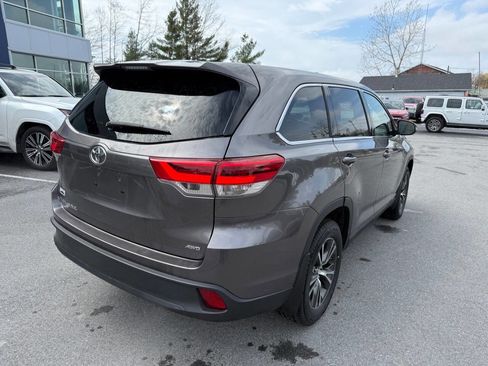 Used 2019 Toyota Highlander LE image 6
