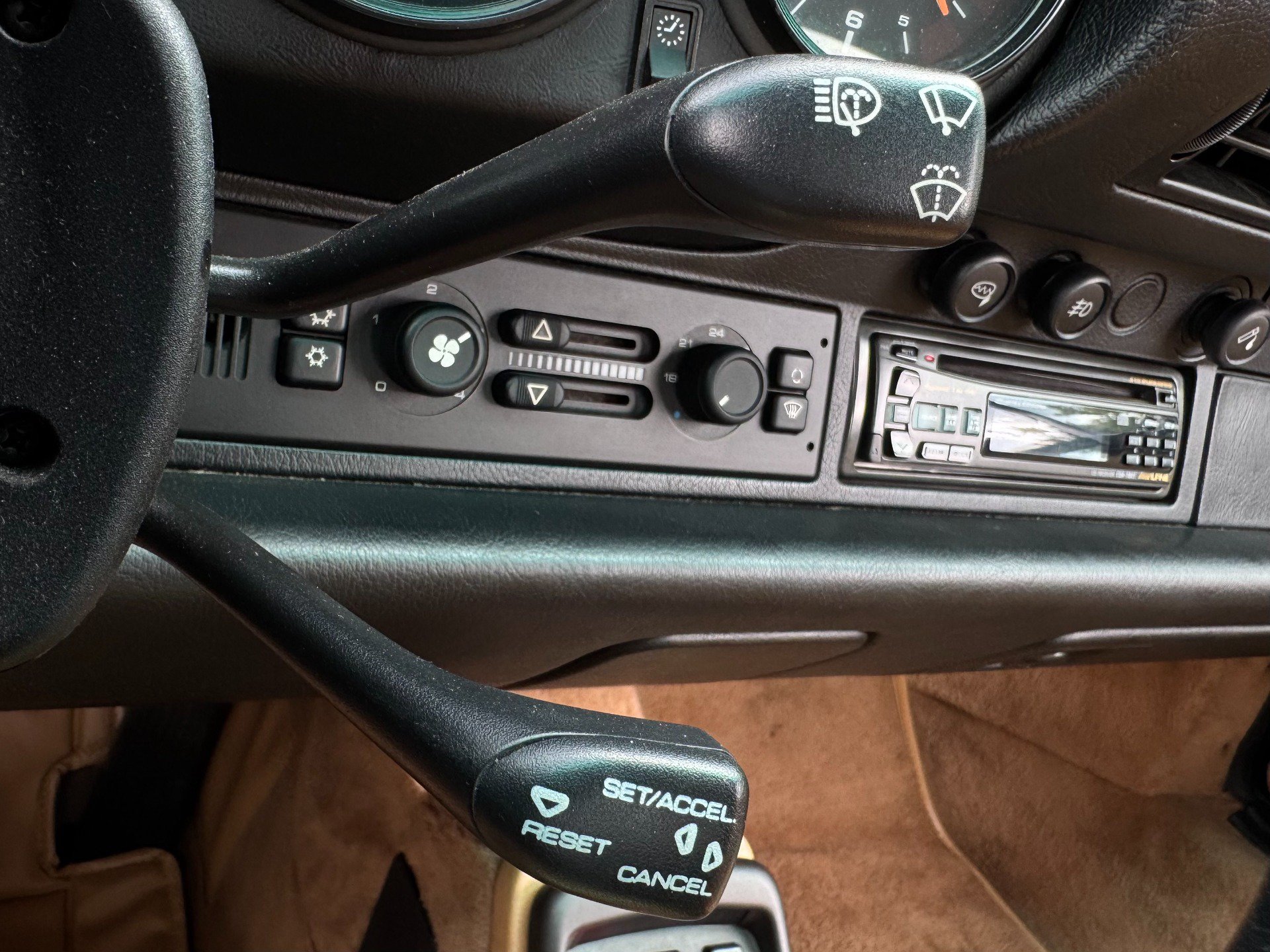 Used 1997 Porsche 911 Carrera RWD image 41