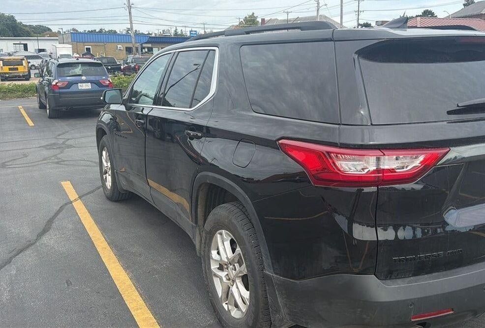 Used 2021 Chevrolet Traverse LT w/ LPO, Blackout Package AWD/4WD image 6