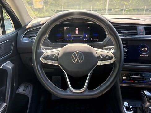Used 2022 Volkswagen Tiguan SE AWD/4WD image 19