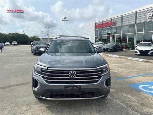 Used 2025 Volkswagen Atlas SE FWD image 2