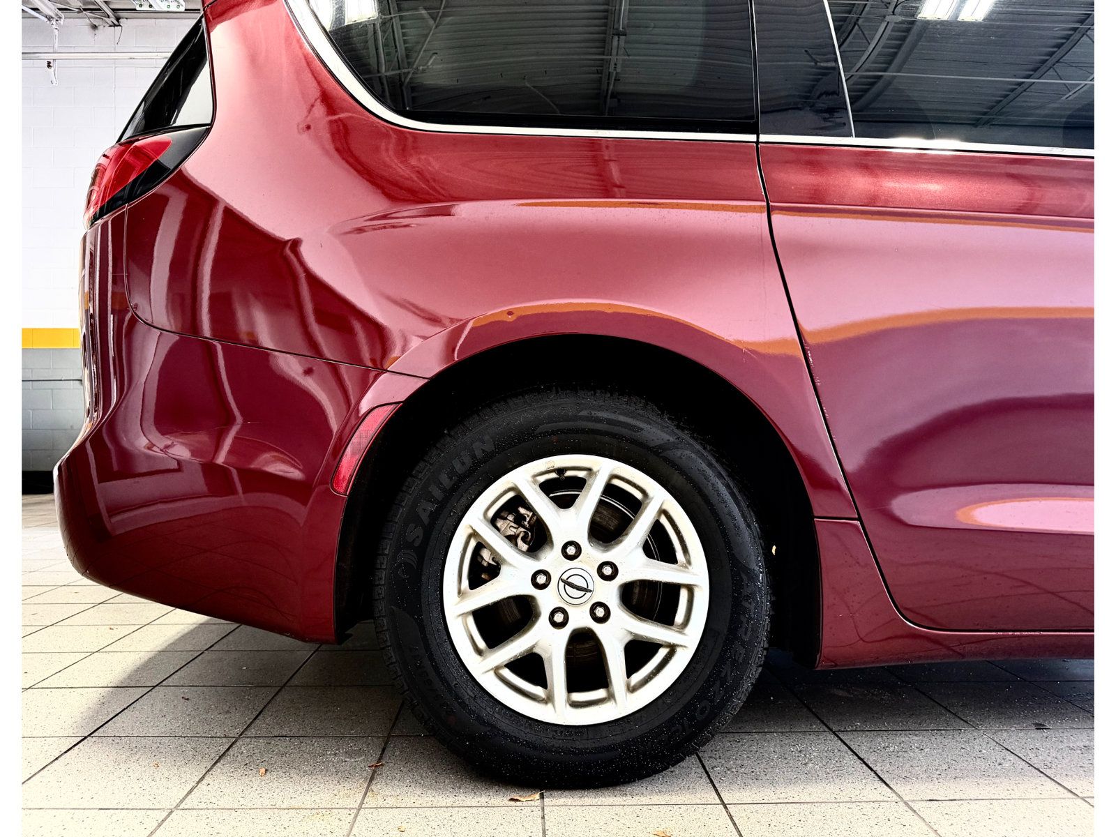 Used 2021 Chrysler Pacifica Touring-L FWD image 6