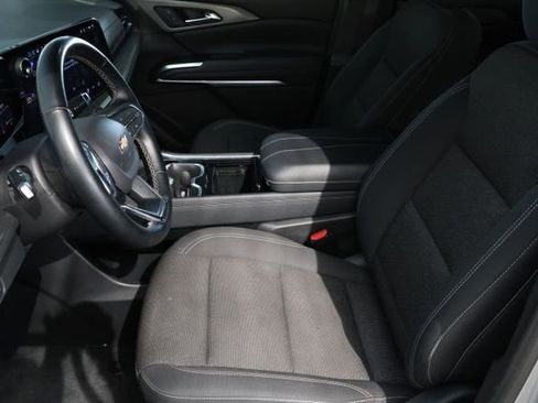 Used 2024 Chevrolet Traverse LT image 8