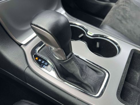 Used 2021 Jeep Grand Cherokee Laredo X image 12