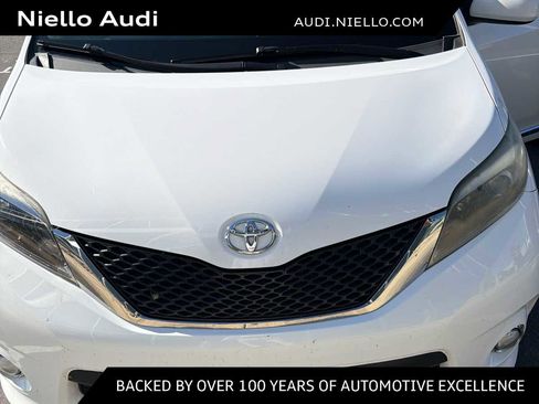 Used 2017 Toyota Sienna SE FWD image 1