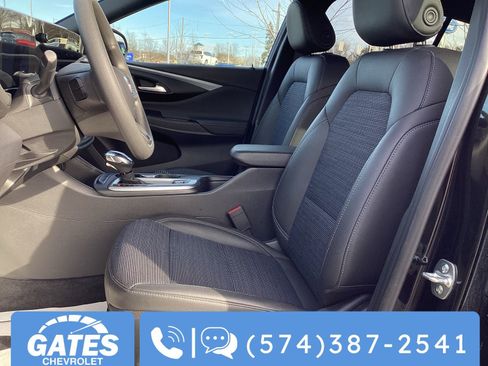 Used 2025 Buick Envista Preferred image 12