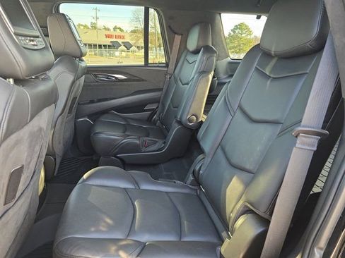 Used 2018 Cadillac Escalade Platinum image 13