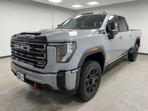 Used 2025 GMC Sierra 3500 AT4 w/ AT4 Premium Plus Package image 4