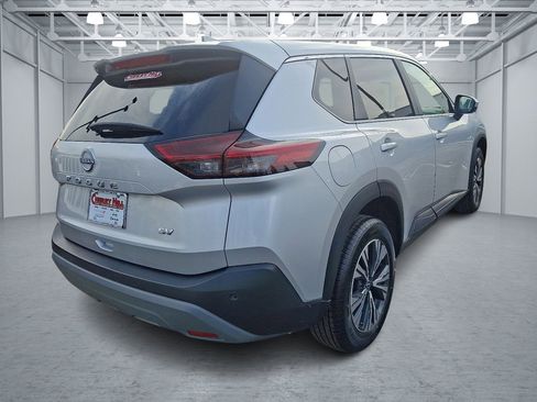 Used 2023 Nissan Rogue SV image 5