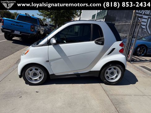 Used 2014 smart fortwo pure RWD image 4