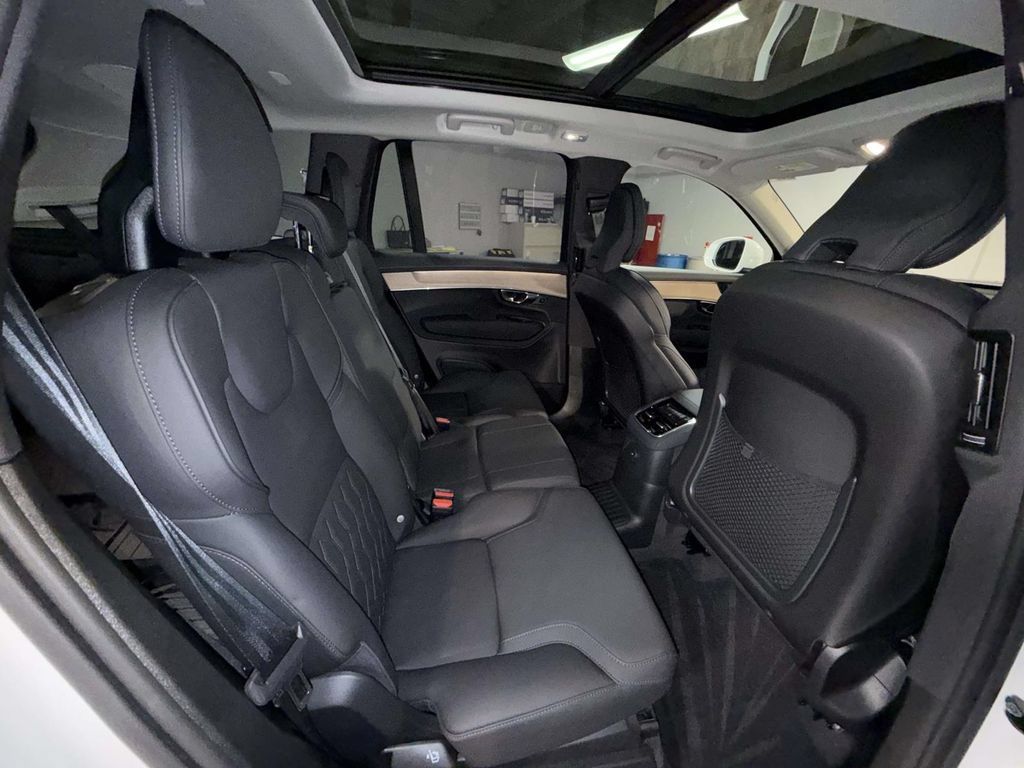 Certified 2025 Volvo XC90 T8 Plus w/ Protection Package Premier AWD/4WD image 16