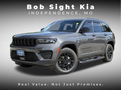 Used 2025 Jeep Grand Cherokee Altitude