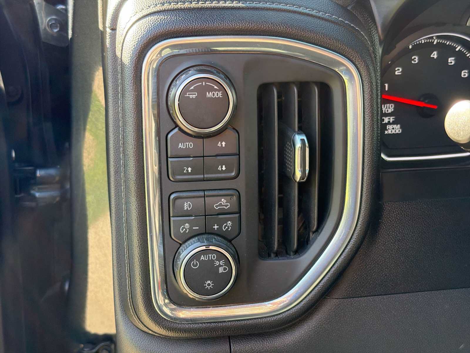 Used 2020 Chevrolet Silverado 1500 RST AWD/4WD image 32