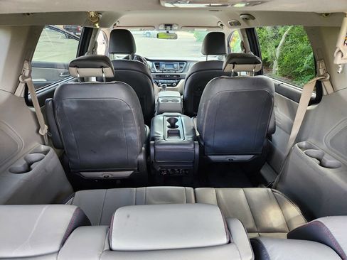 Used 2017 Kia Sedona LX w/ LX Essentials Premium Package FWD image 25