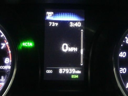 Used 2020 Toyota Camry SE w/ Convenience Package FWD image 33