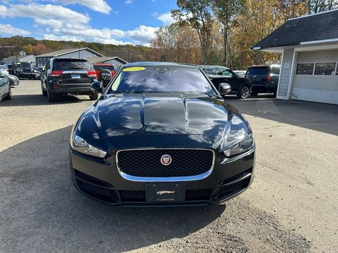 Used 2018 Jaguar XE Premium image 2