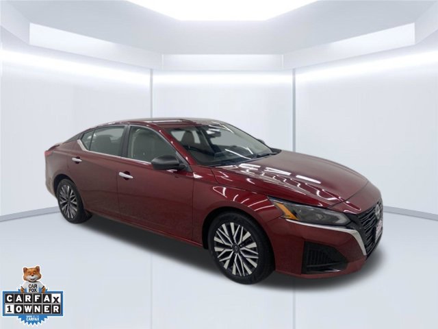 Used 2024 Nissan Altima 2.5 SV FWD image 2
