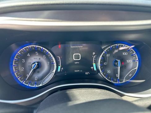 Used 2024 Chrysler Pacifica Touring-L FWD image 17