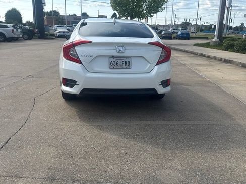 Used 2017 Honda Civic EX image 3