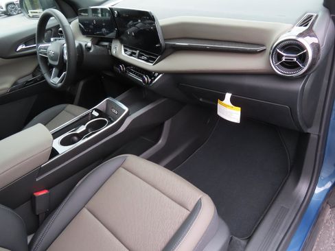 New 2025 Chevrolet Equinox LT w/ Convenience Package II image 41