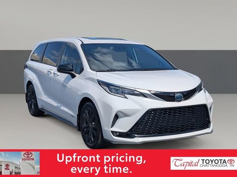 Used 2021 Toyota Sienna XSE FWD image 1