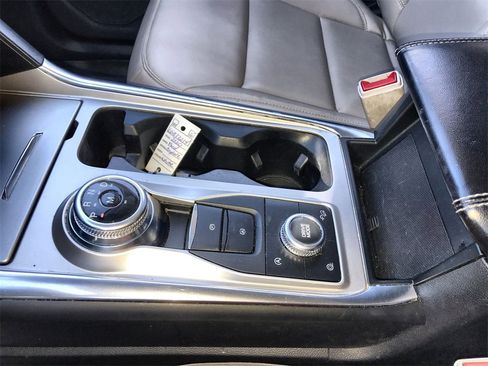 Used 2020 Ford Explorer XLT w/ Equipment Group 202A image 21