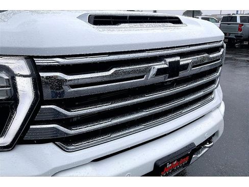 Used 2024 Chevrolet Silverado 3500 High Country w/ High Country Premium Package AWD/4WD image 32