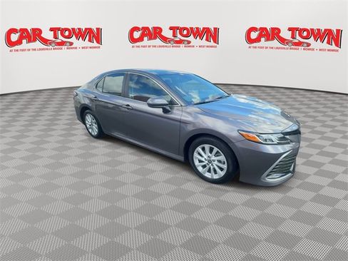 Used 2024 Toyota Camry LE image 2