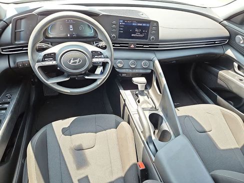 Used 2024 Hyundai Elantra SE FWD image 10