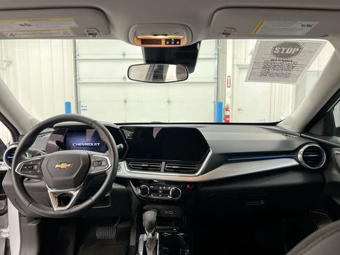 Used 2024 Chevrolet Trax LT w/ Driver Confidence Package FWD image 10