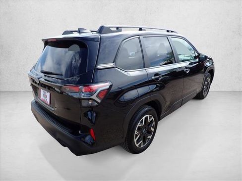 Used 2025 Subaru Forester Premium w/ Convenience Package #1 AWD/4WD image 4
