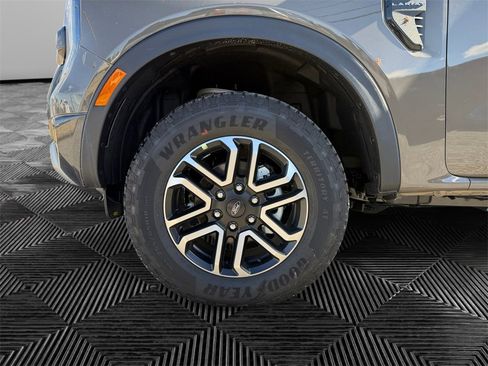 New 2025 Ford Ranger Lariat w/ FX4 Off-Road Package image 9