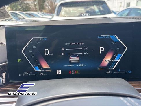 Used 2025 BMW X5 xDrive50e AWD/4WD image 32