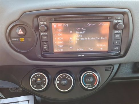 Used 2015 Toyota Yaris L image 12