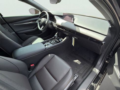 New 2026 MAZDA MAZDA3 Hatchback w/Premium Plus Pkg image 32