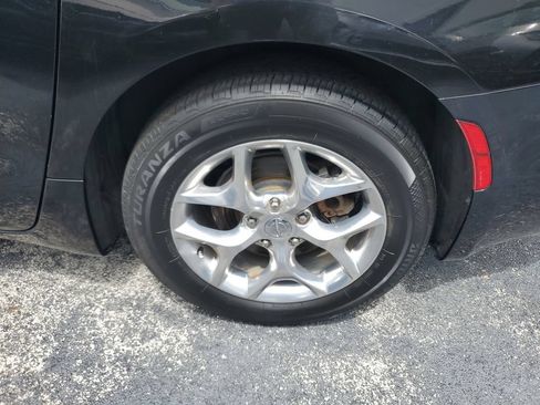 Used 2019 Chrysler Pacifica Limited FWD image 7