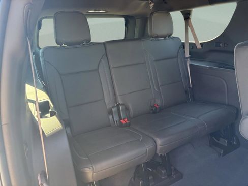 Used 2023 GMC Yukon XL Denali image 42
