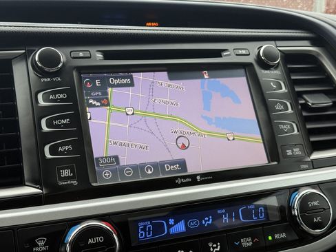 Used 2014 Toyota Highlander Limited AWD/4WD image 28