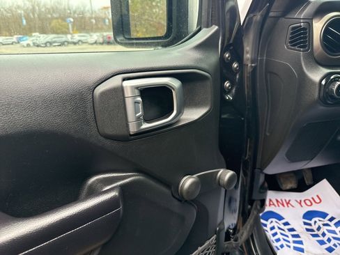 Used 2018 Jeep Wrangler Sport image 11