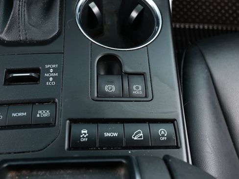 Used 2020 Toyota Highlander XLE AWD/4WD image 20