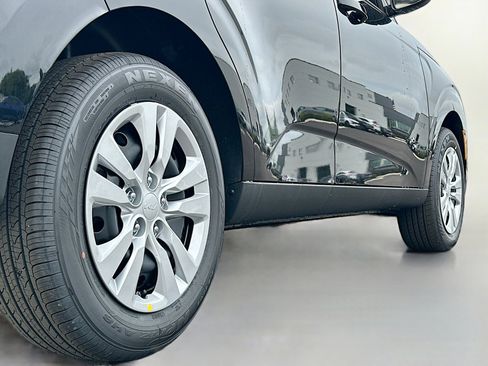 New 2025 Kia Soul LX image 13