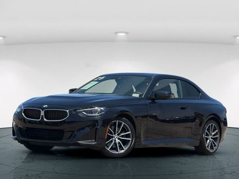 Used 2025 BMW 230i Coupe w/ Convenience Package RWD image 2