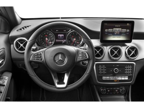 Used 2020 Mercedes-Benz GLA 250 4MATIC image 7