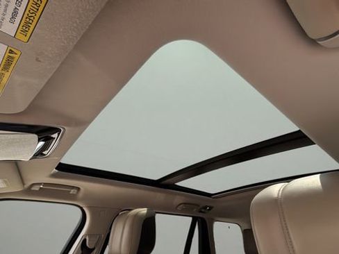 Used 2019 Land Rover Range Rover Long Wheelbase Supercharged image 19