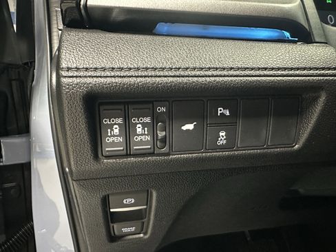 New 2026 Honda Odyssey Touring image 17