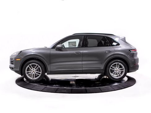 Certified 2026 Porsche Cayenne AWD/4WD image 2