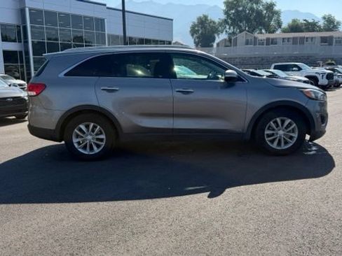Used 2016 Kia Sorento LX AWD/4WD image 2