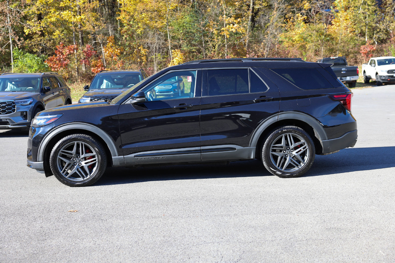 Used 2025 Ford Explorer ST w/ Sun And Sound Package AWD/4WD image 2
