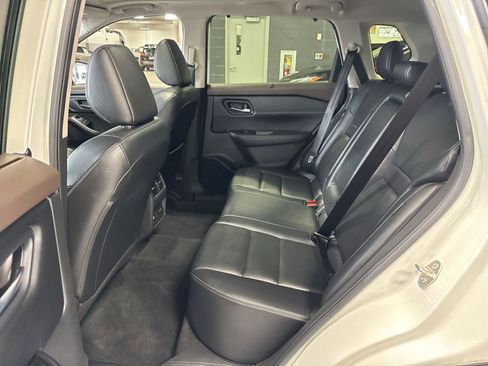 Used 2023 Nissan Rogue SL w/ SL Premium Package image 28